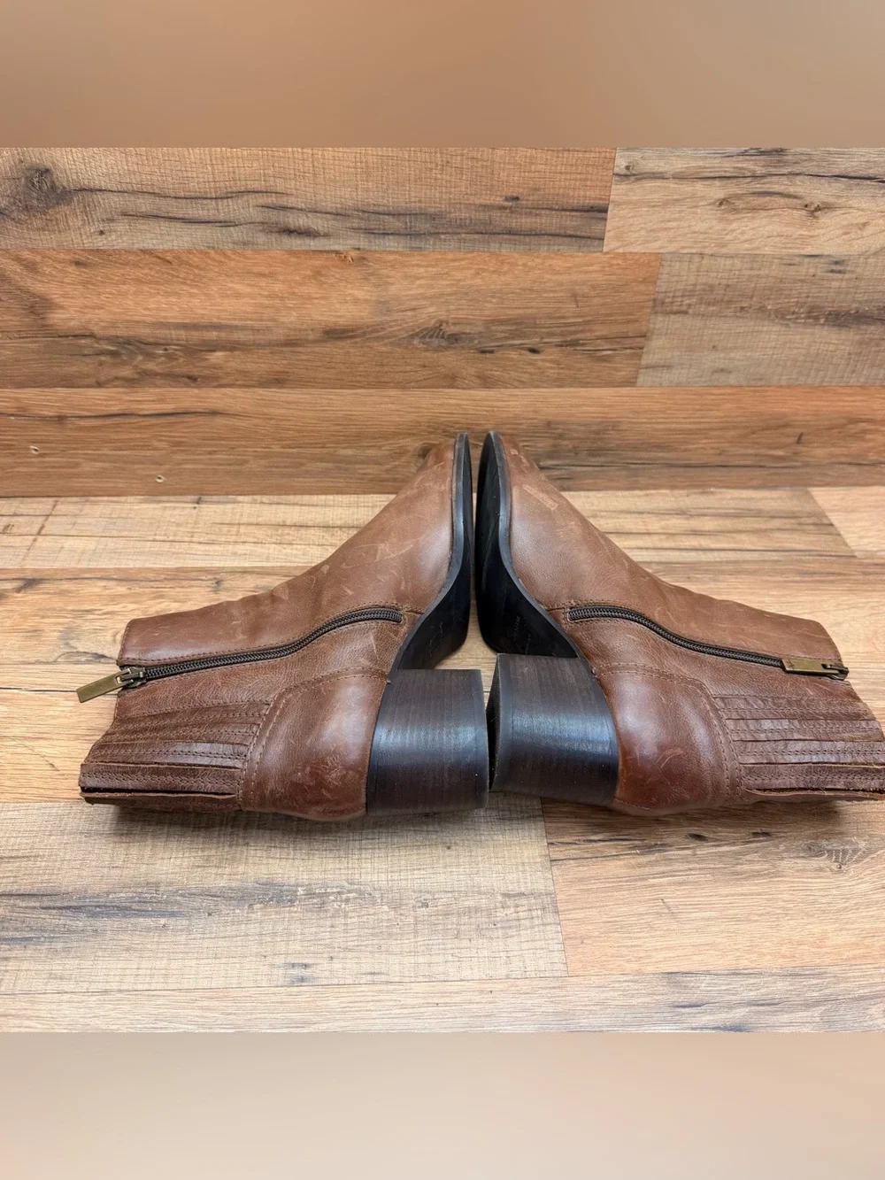 Aquatalia women size 10 Brown Leather Chukka Ankle Boots